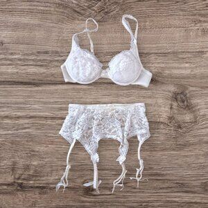 Victoria's Secret Vintage Gold Tag White Lace Padded Bra 740 & Garter Belt 2907